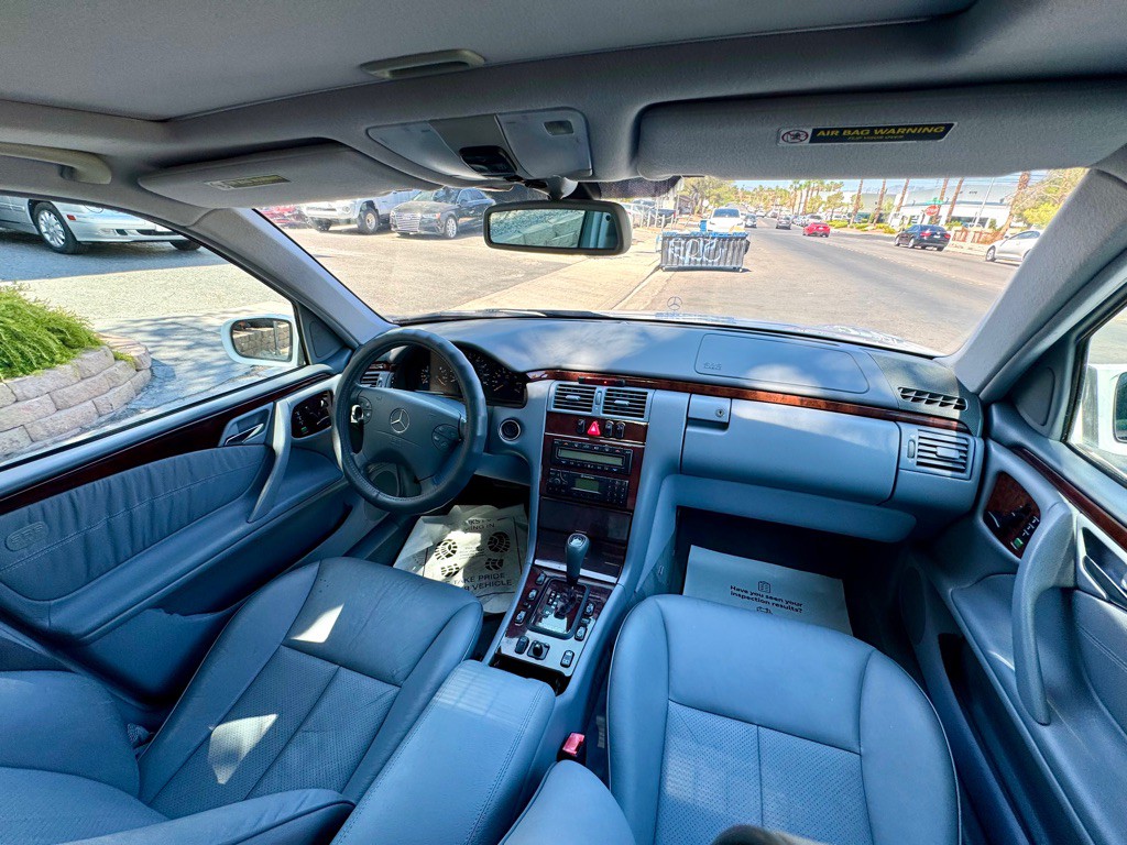 2000 Mercedes-Benz E-Class Image 18