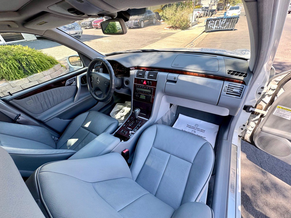 2000 Mercedes-Benz E-Class Image 20