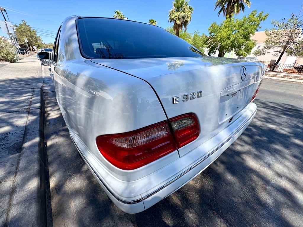 2000 Mercedes-Benz E-Class Image 23