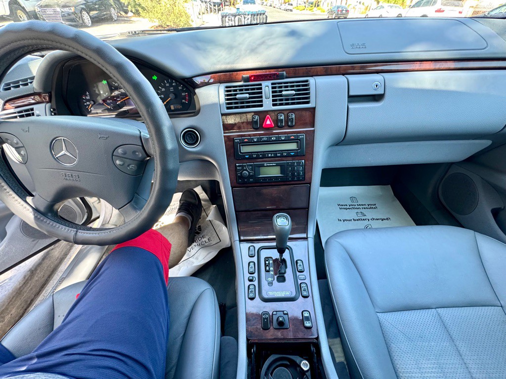 2000 Mercedes-Benz E-Class Image 27