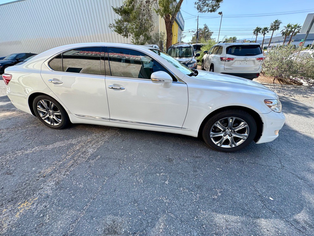 2012 Lexus LS Image 4