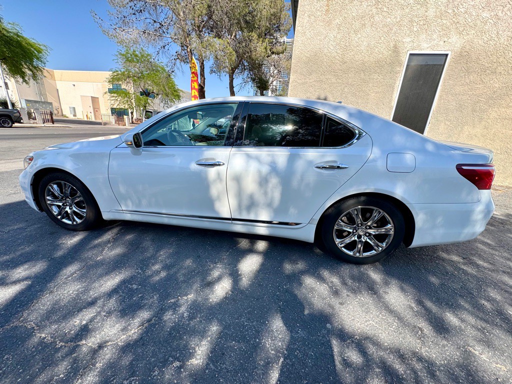 2012 Lexus LS Image 8