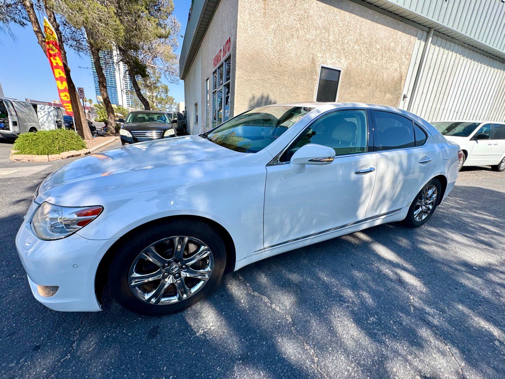 2012 Lexus LS Image 9
