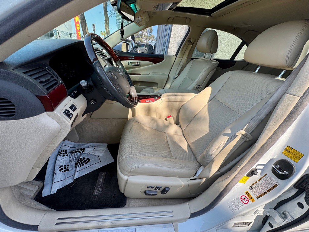 2012 Lexus LS Image 12