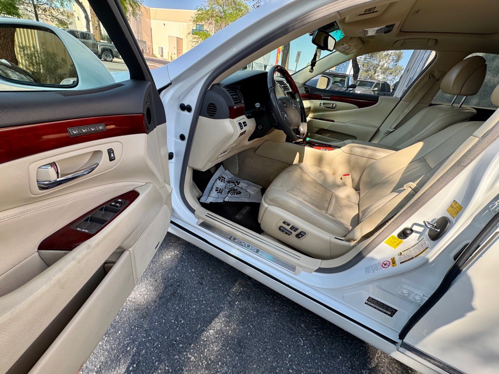 2012 Lexus LS Image 13