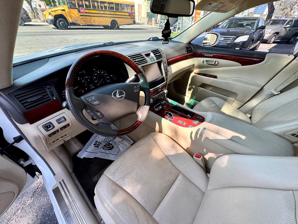 2012 Lexus LS Image 14