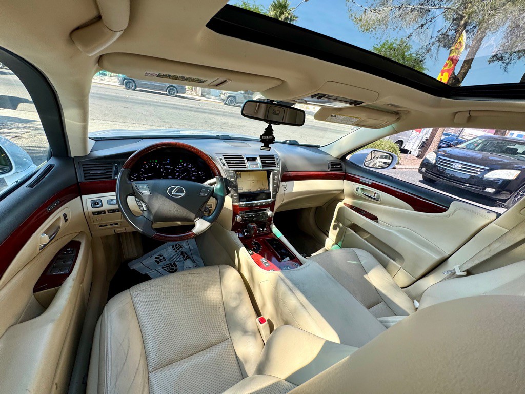 2012 Lexus LS Image 16