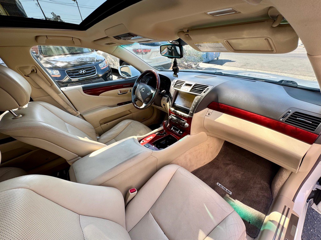 2012 Lexus LS Image 17