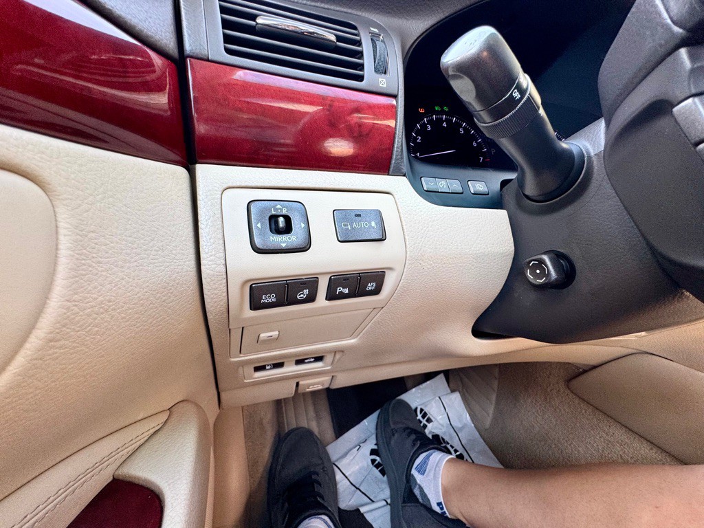 2012 Lexus LS Image 23