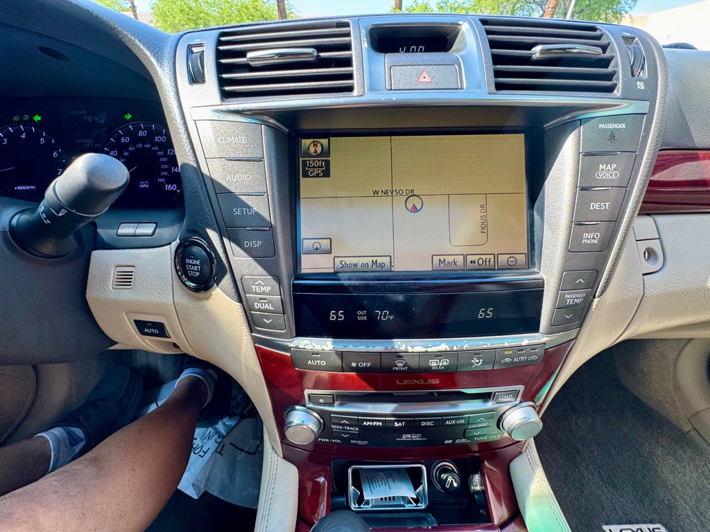 2012 Lexus LS Image 24