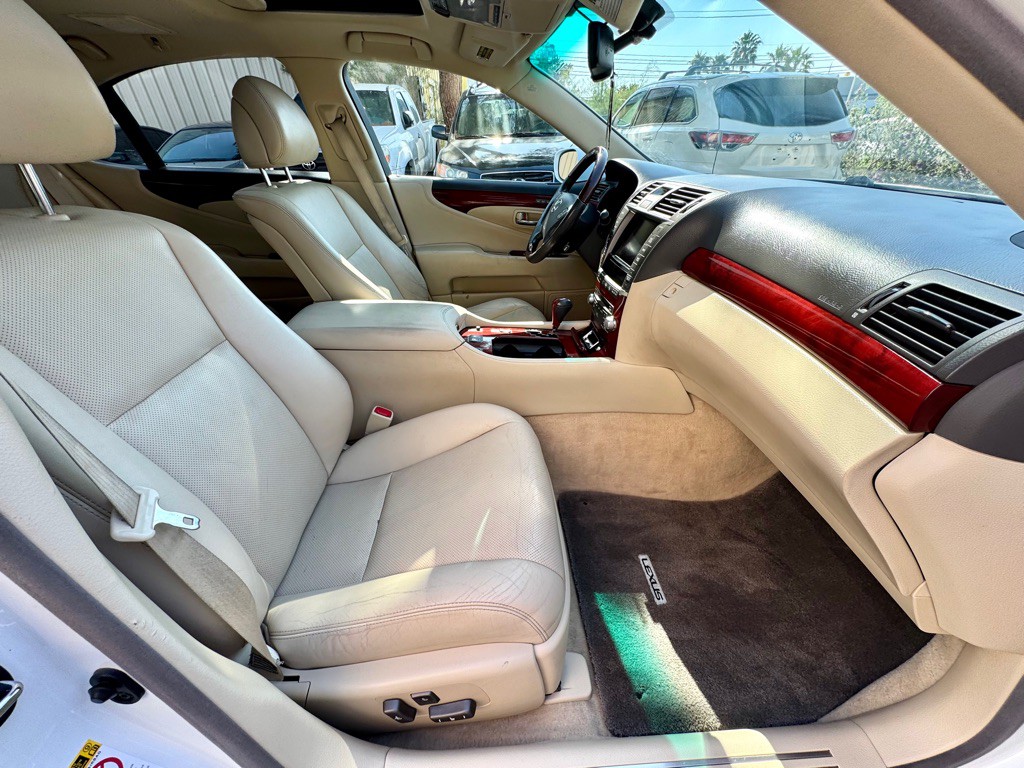 2012 Lexus LS Image 27