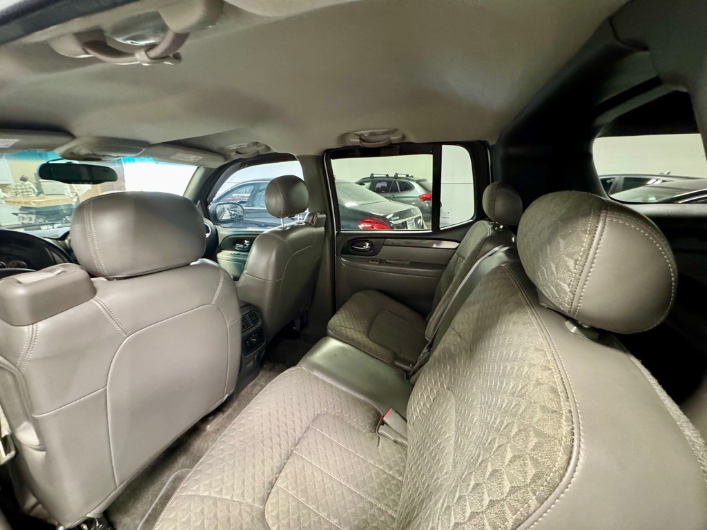 2004 GMC Envoy Image 11