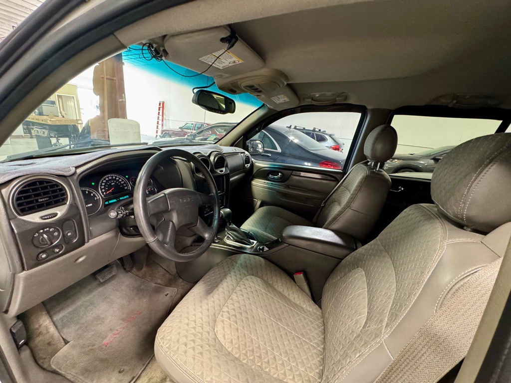 2004 GMC Envoy Image 13