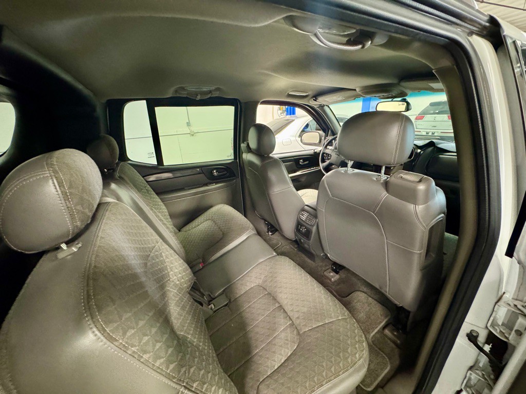 2004 GMC Envoy Image 15