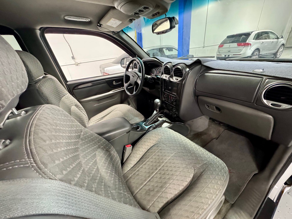 2004 GMC Envoy Image 17