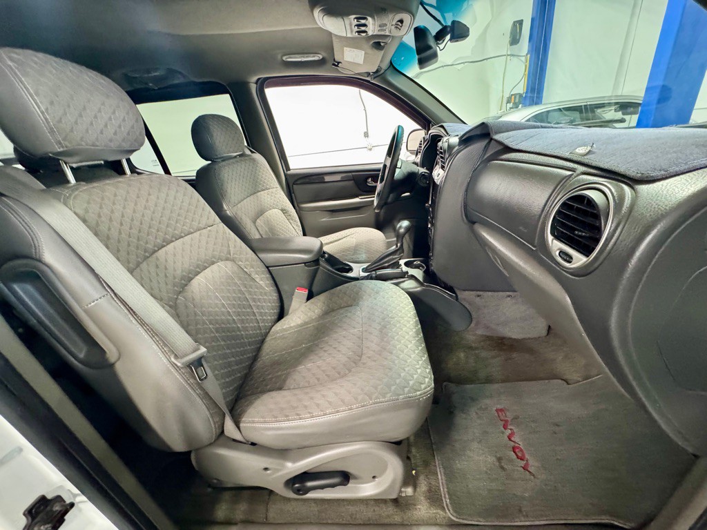 2004 GMC Envoy Image 18