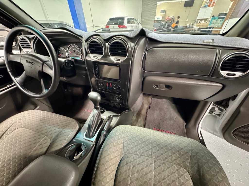 2004 GMC Envoy Image 20