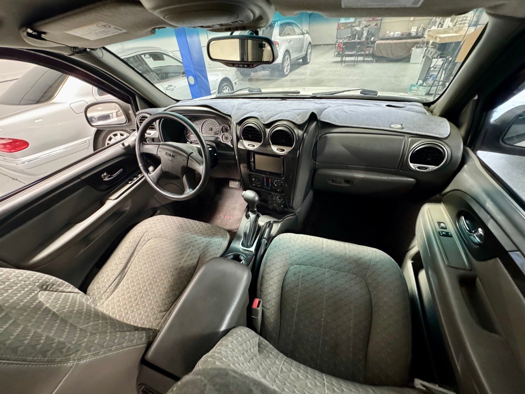 2004 GMC Envoy Image 25