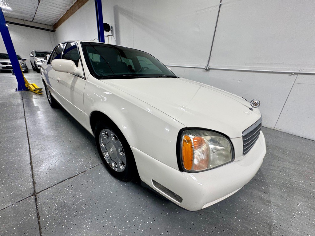 2004 Cadillac DeVille Image 4