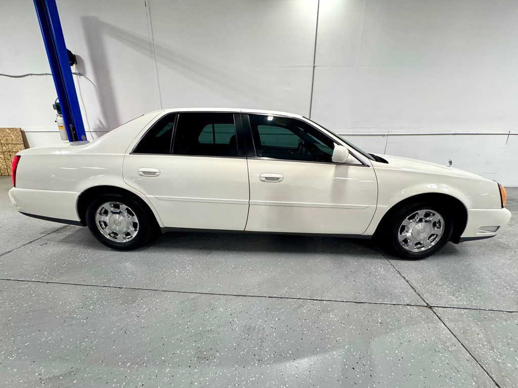 2004 Cadillac DeVille Image 5