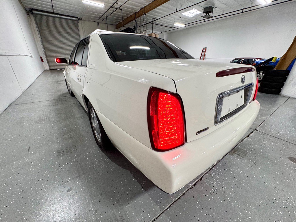 2004 Cadillac DeVille Image 6