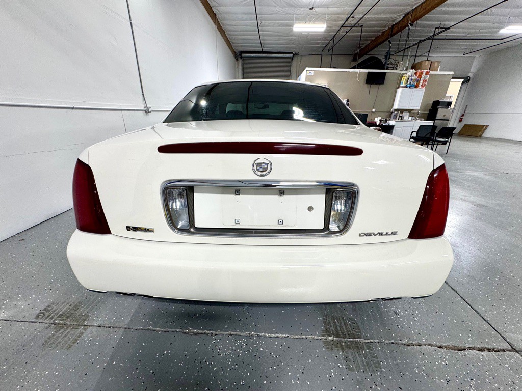 2004 Cadillac DeVille Image 7