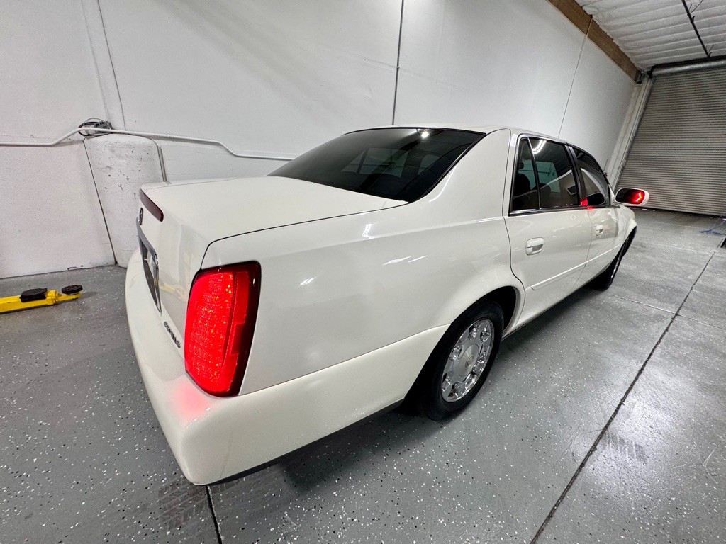 2004 Cadillac DeVille Image 8