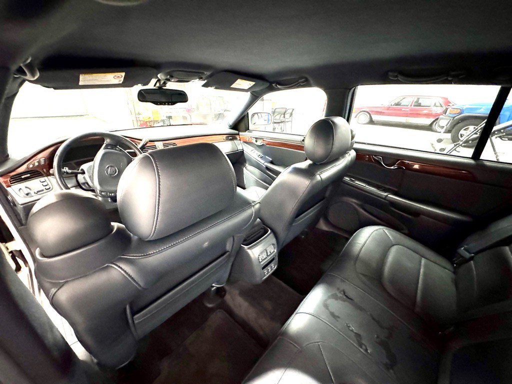 2004 Cadillac DeVille Image 15