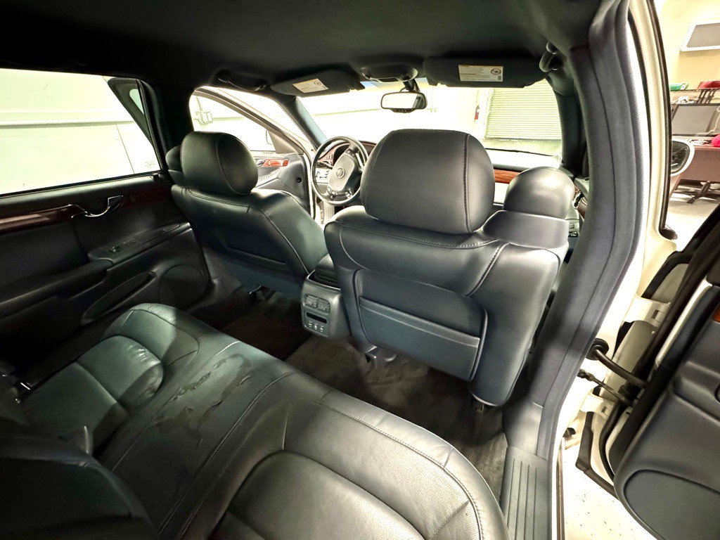 2004 Cadillac DeVille Image 16