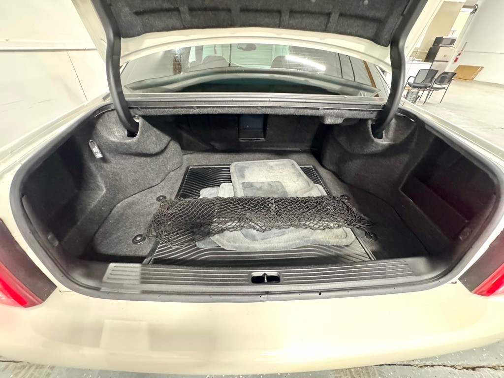 2004 Cadillac DeVille Image 18