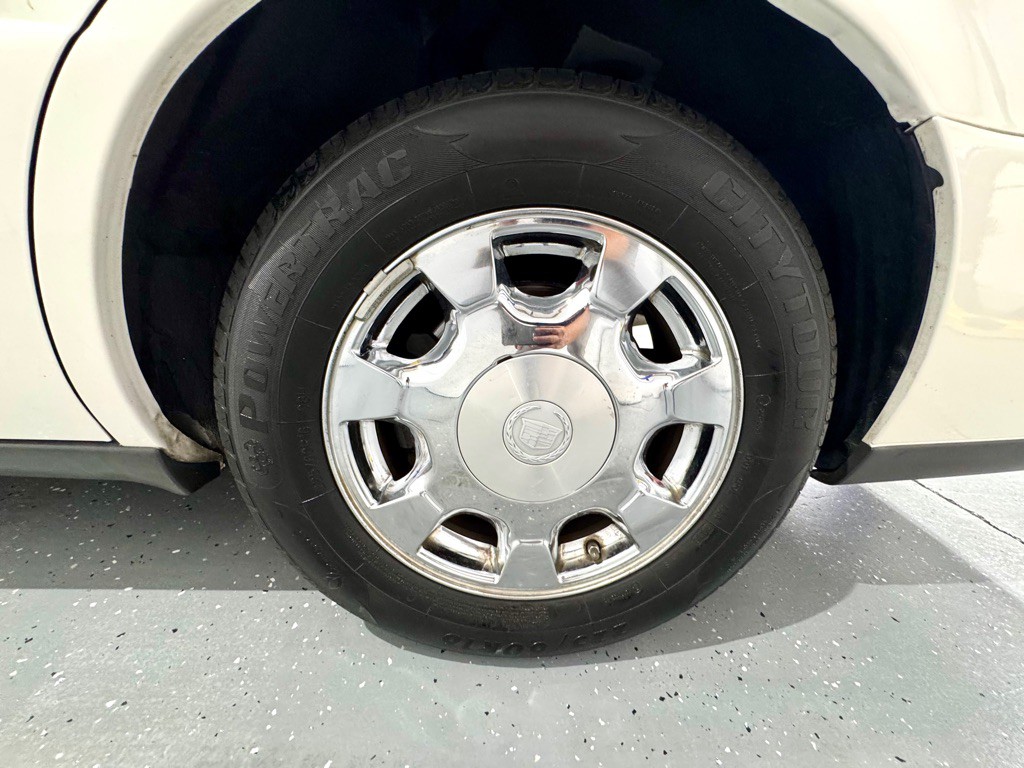 2004 Cadillac DeVille Image 19