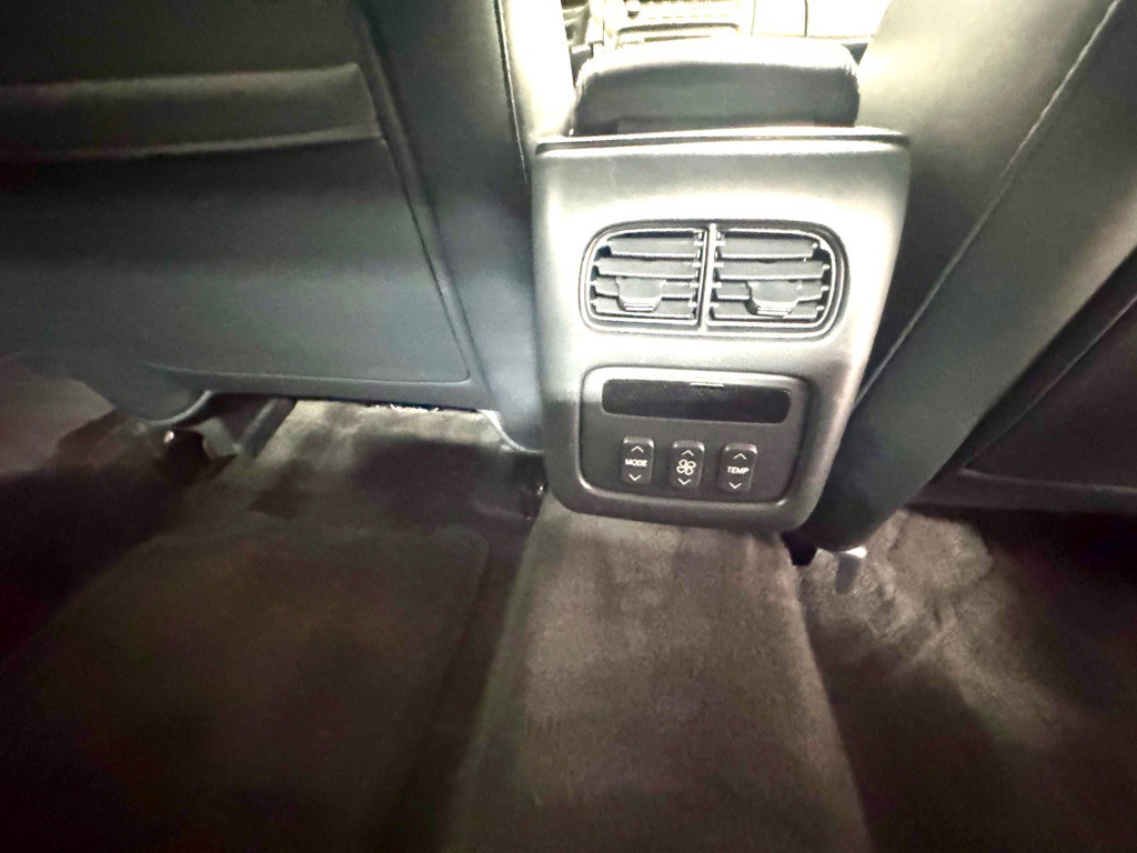 2004 Cadillac DeVille Image 20