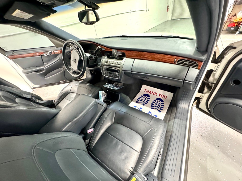 2004 Cadillac DeVille Image 22