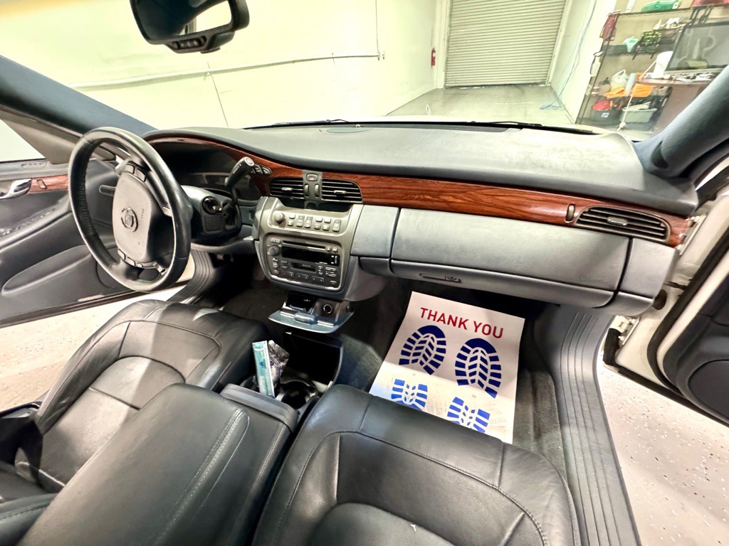 2004 Cadillac DeVille Image 23