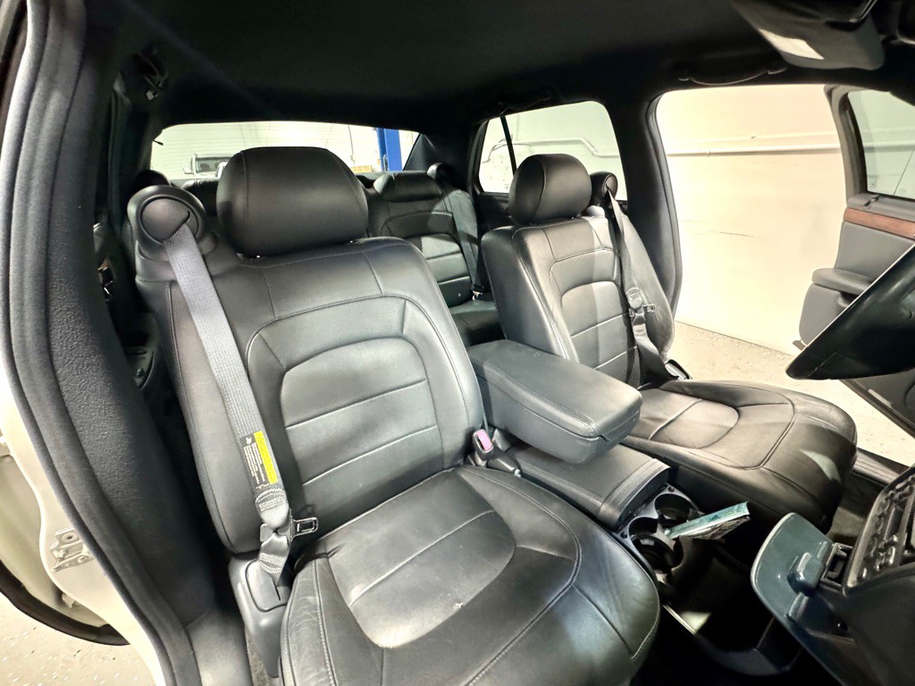 2004 Cadillac DeVille Image 24