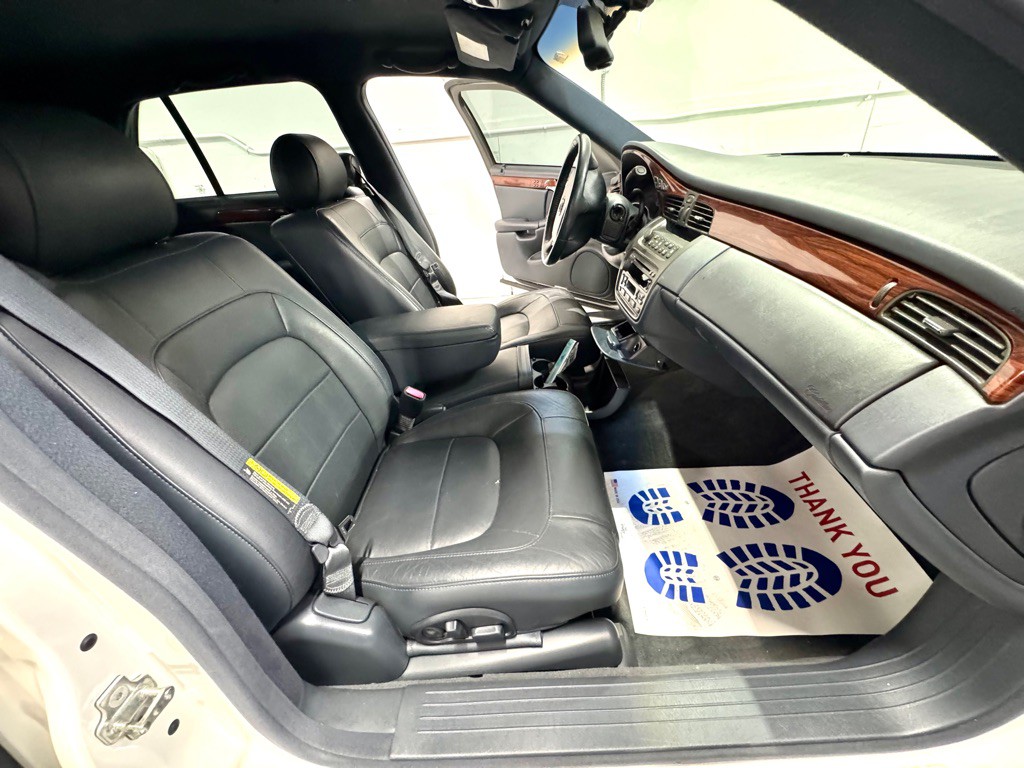 2004 Cadillac DeVille Image 25