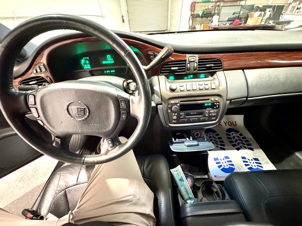 2004 Cadillac DeVille Image 27