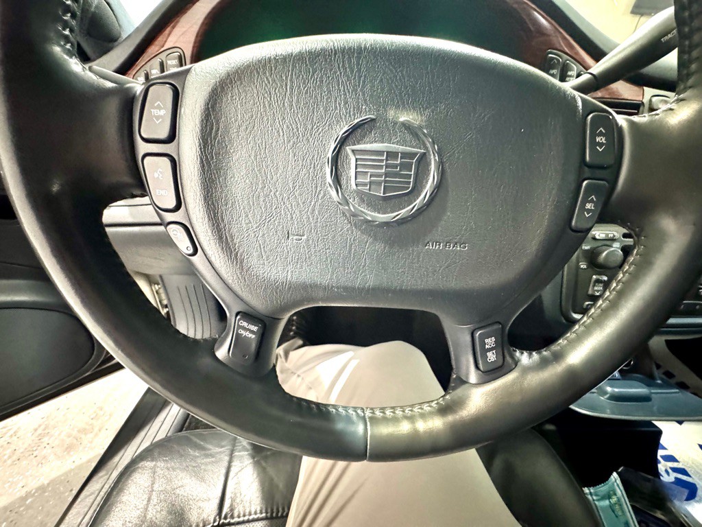 2004 Cadillac DeVille Image 31