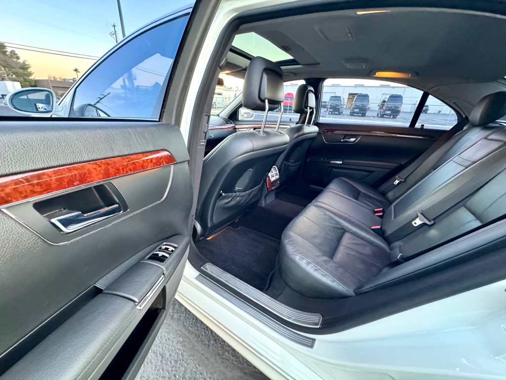 2009 Mercedes-Benz S-Class Image 16