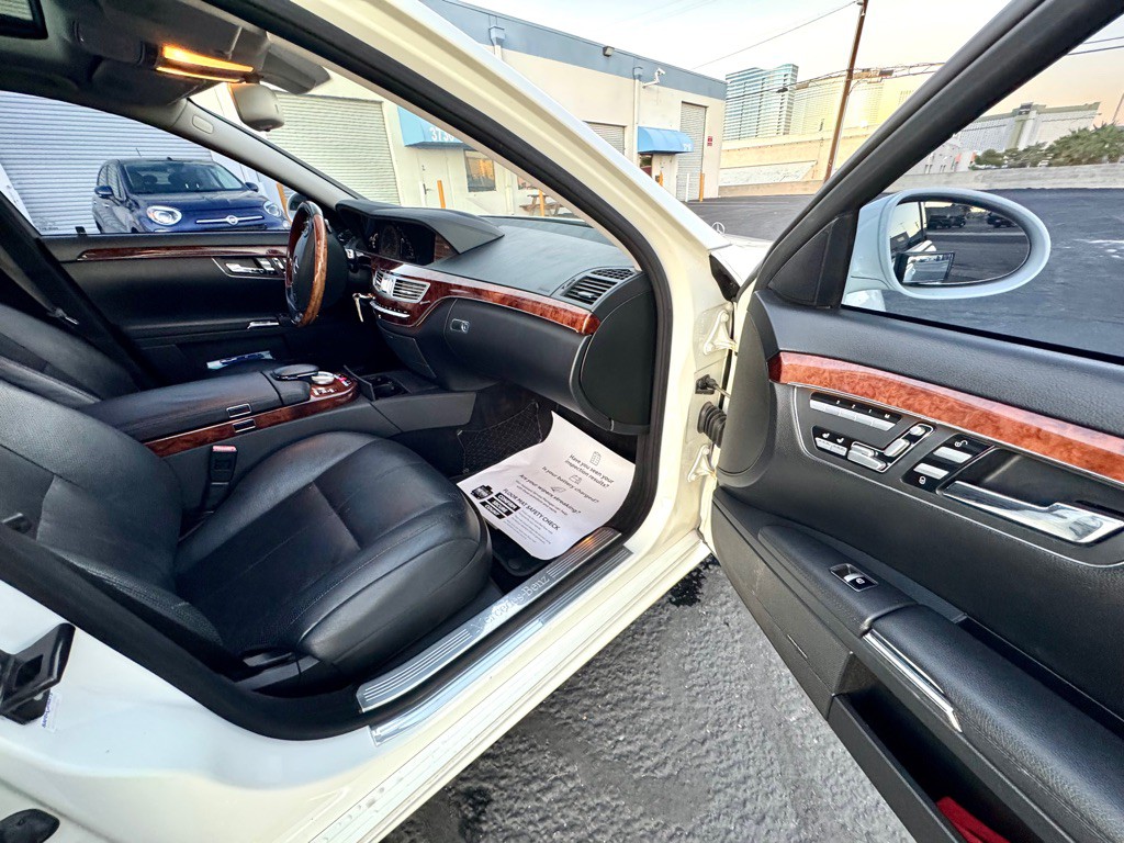 2009 Mercedes-Benz S-Class Image 18