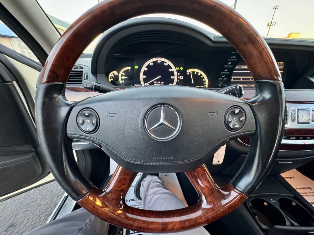 2009 Mercedes-Benz S-Class Image 24