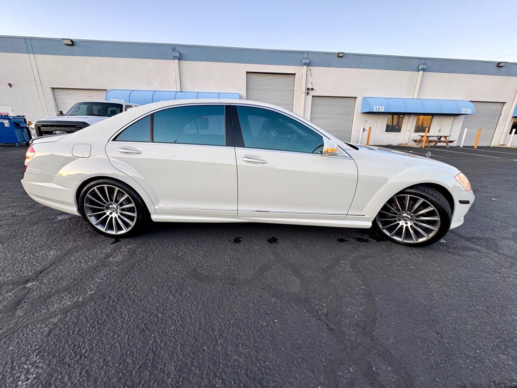 2009 Mercedes-Benz S-Class Image 3