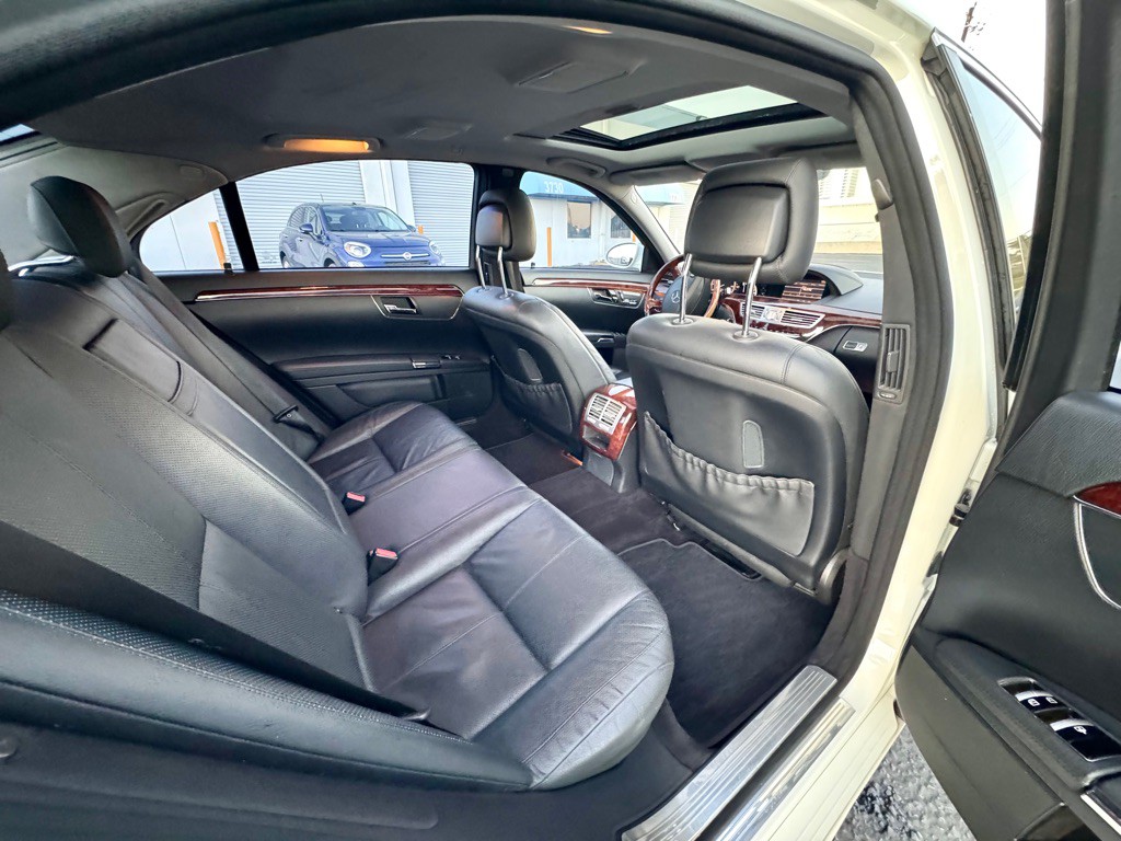 2009 Mercedes-Benz S-Class Image 14