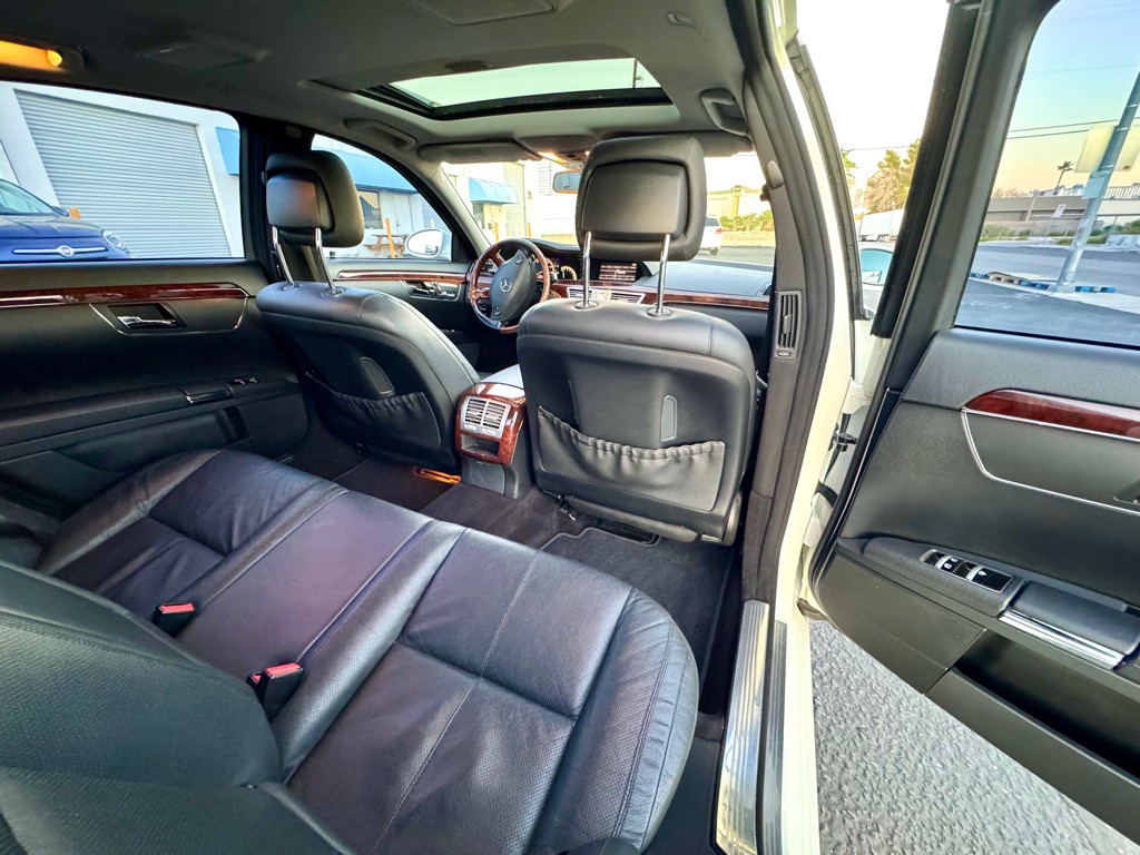 2009 Mercedes-Benz S-Class Image 16