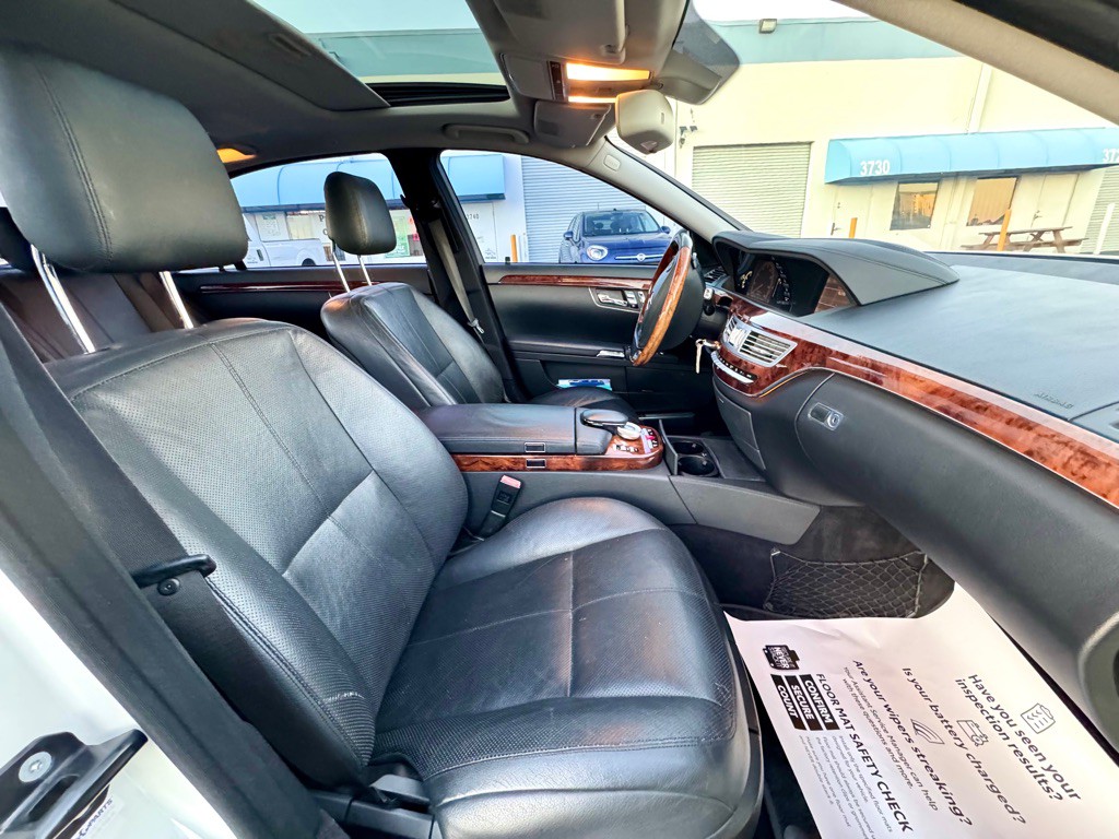 2009 Mercedes-Benz S-Class Image 19