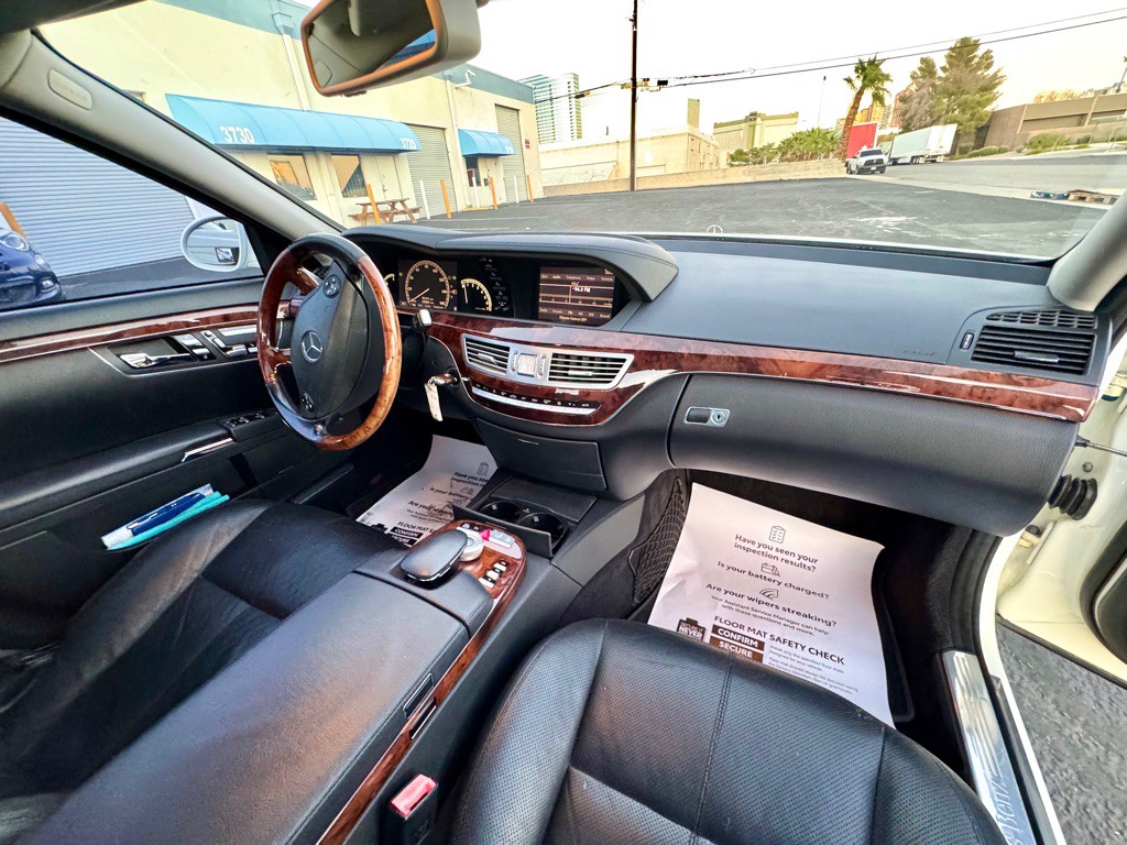 2009 Mercedes-Benz S-Class Image 21