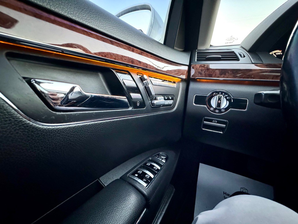 2009 Mercedes-Benz S-Class Image 28