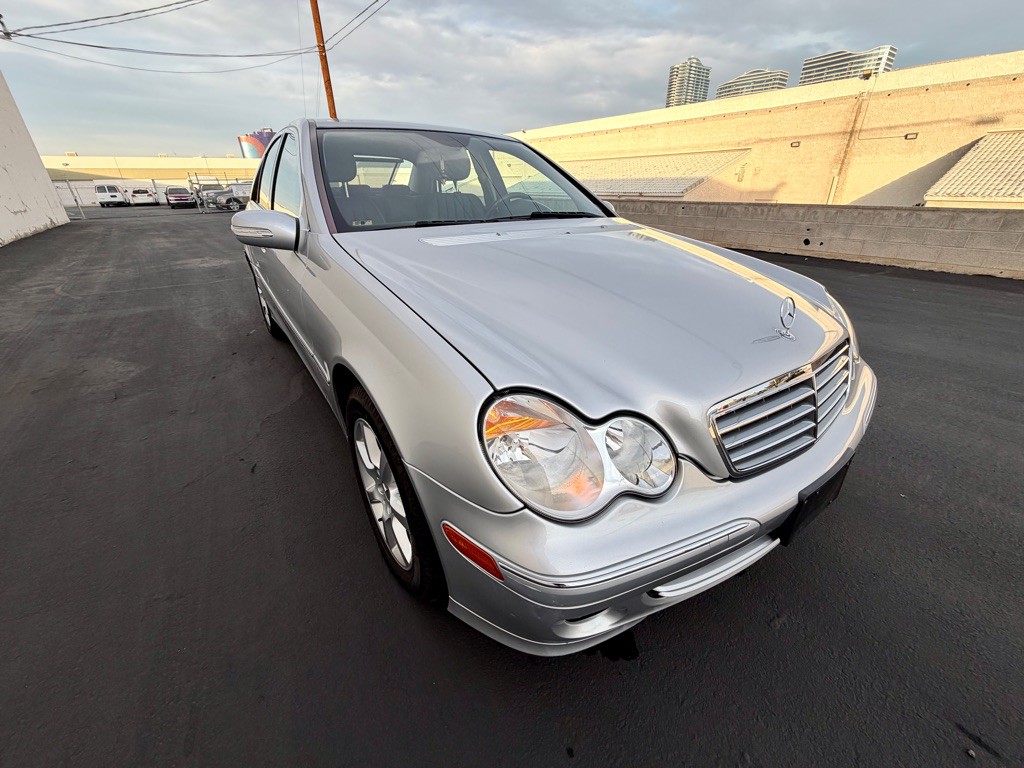 2007 Mercedes-Benz C-Class Image 3