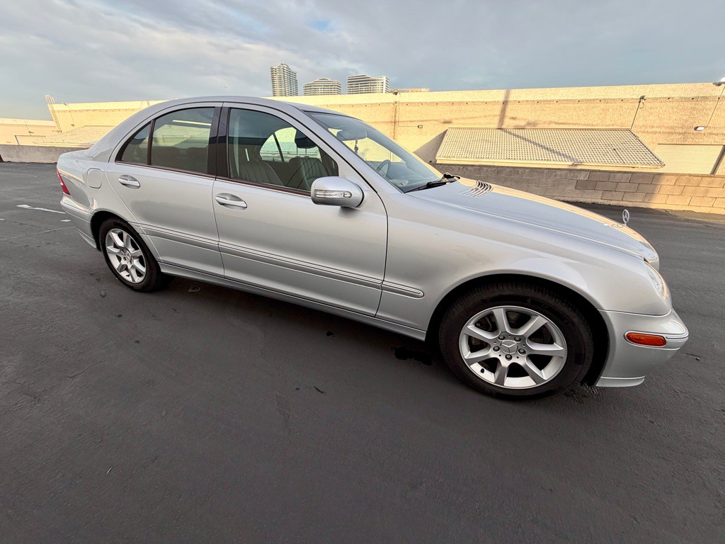 2007 Mercedes-Benz C-Class Image 4