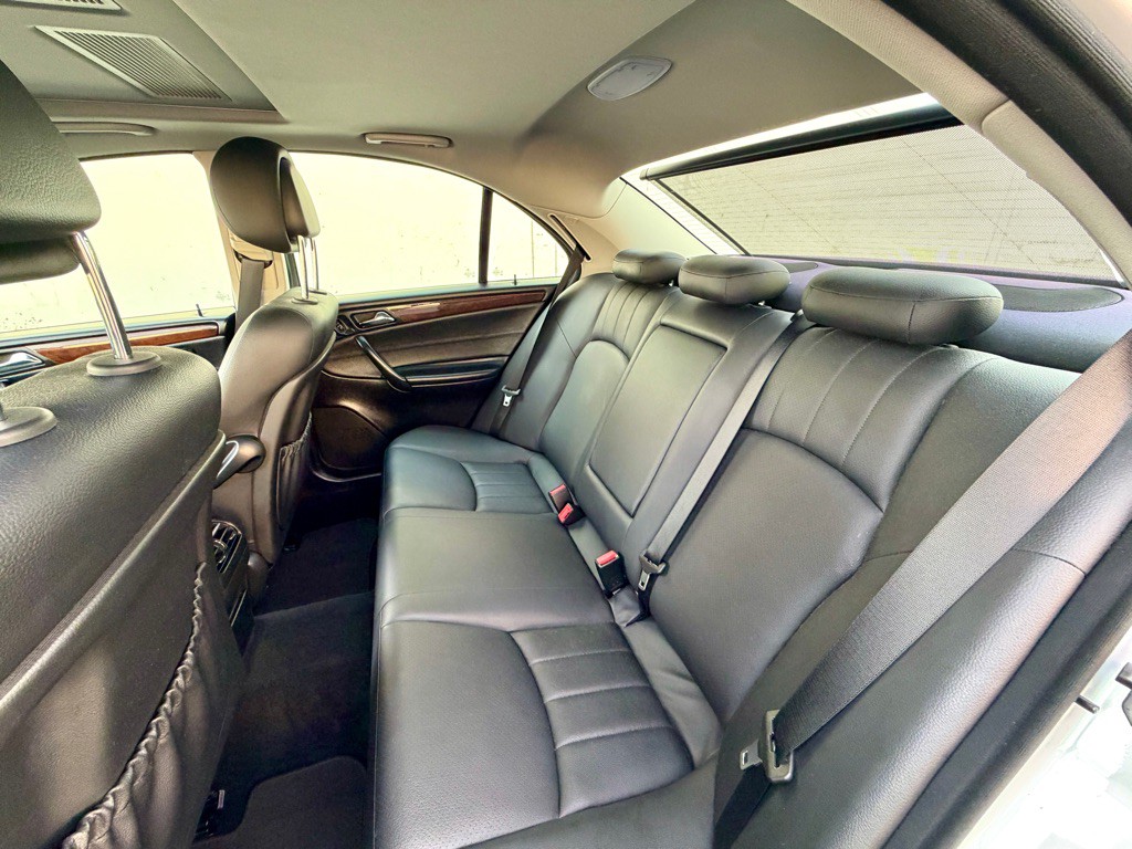 2007 Mercedes-Benz C-Class Image 12